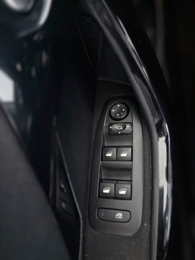 PEUGEOT 208 usata 17