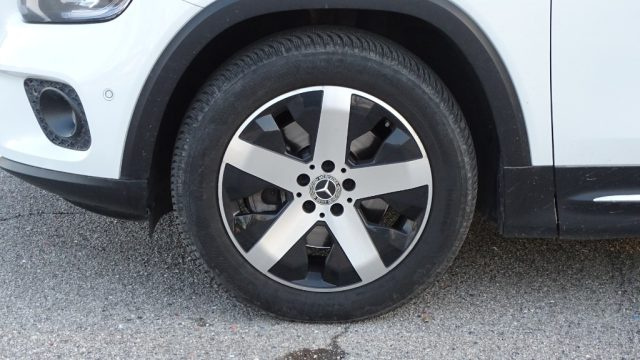 MERCEDES-BENZ GLB 200 usata, con Tettuccio apribile