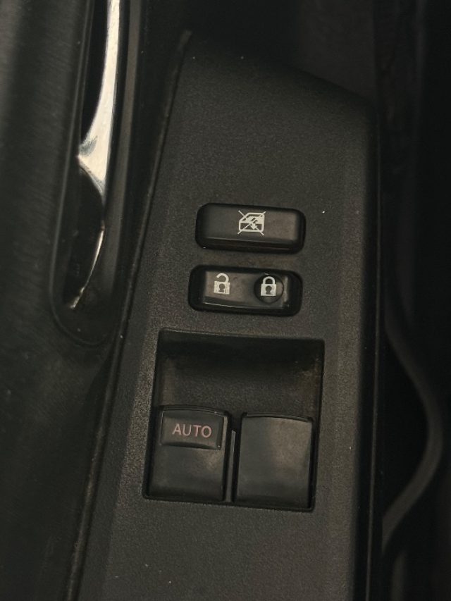 TOYOTA Yaris usata 17