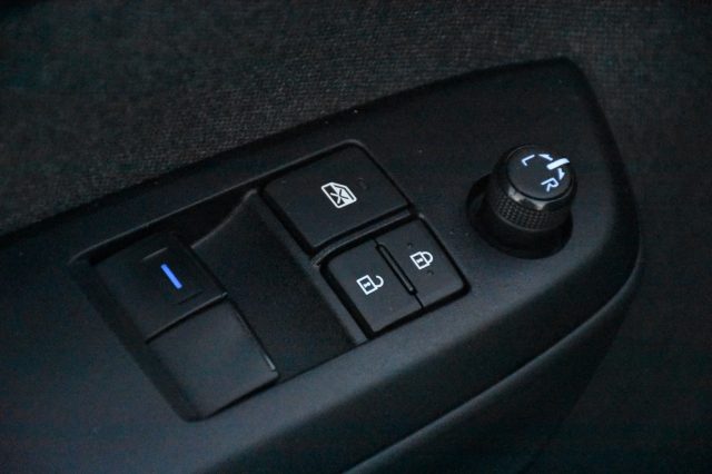 TOYOTA Yaris usata, con Servosterzo