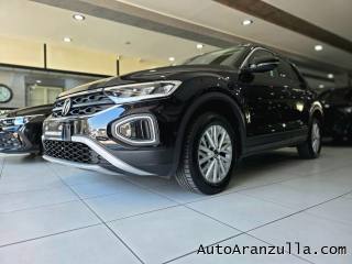 VOLKSWAGEN T-Roc usata, con Leve al volante