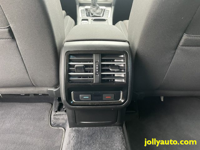 VOLKSWAGEN Passat Variant usata, con Specchietti laterali elettrici
