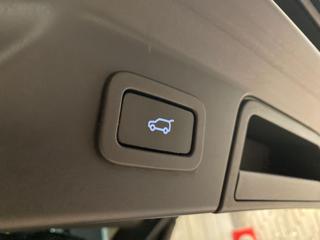 LAND ROVER Range Rover Velar usata, con Touch screen