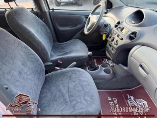 TOYOTA Yaris usata 18