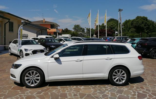VOLKSWAGEN Passat Variant usata, con Airbag