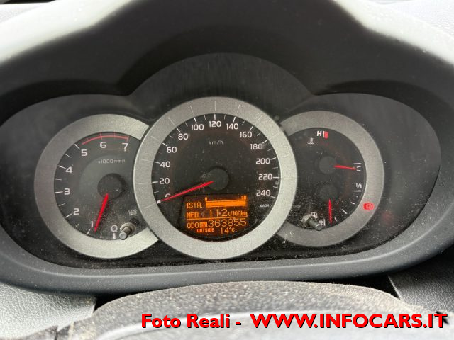 TOYOTA RAV 4 usata, con Controllo automatico clima