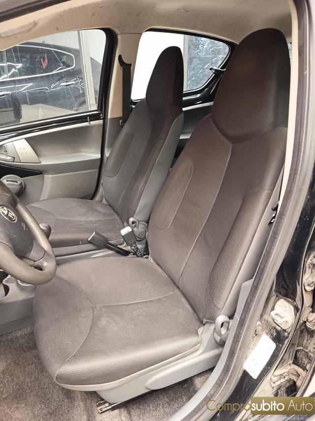 TOYOTA Aygo usata 11