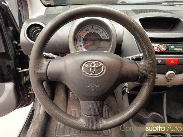 TOYOTA Aygo usata 12
