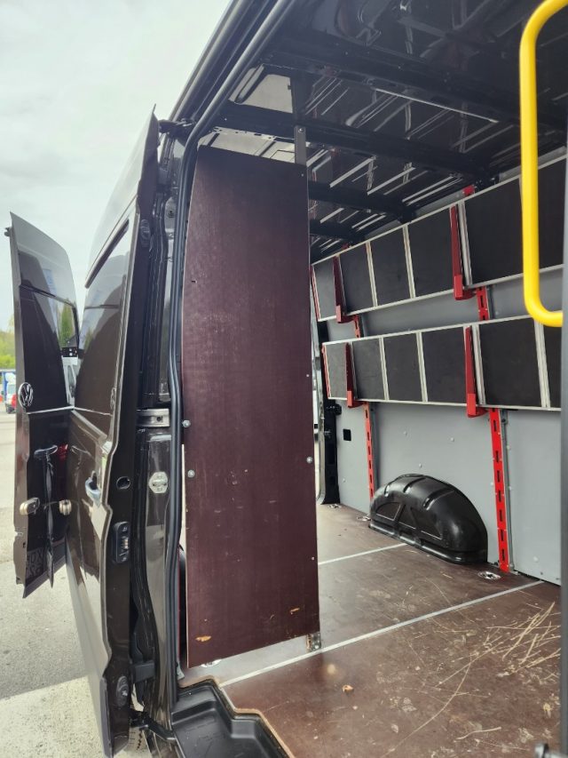 VOLKSWAGEN Crafter usata, con Airbag testa