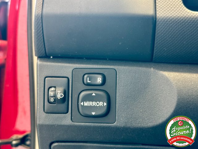 TOYOTA Yaris usata, con Lettore CD