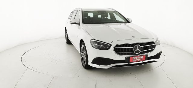 MERCEDES-BENZ E 300 usata, con USB