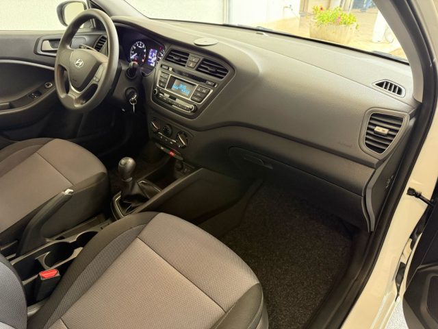 HYUNDAI i20 usata, con Specchietti laterali elettrici