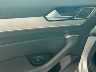 VOLKSWAGEN Passat Variant usata, con Bracciolo