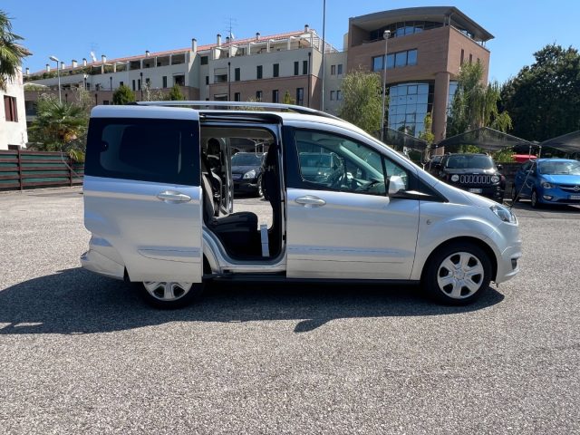FORD Tourneo Courier usata, con Sensori di parcheggio posteriori
