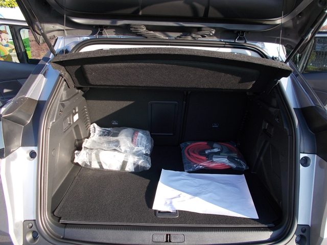 PEUGEOT 3008 usata, con Sistema di navigazione