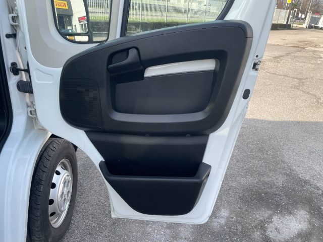 PEUGEOT Boxer usata, con Bluetooth
