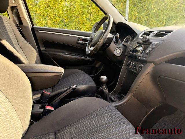 SUZUKI Swift usata, con Autoradio