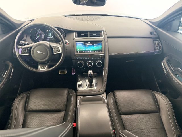 JAGUAR E-Pace usata 9