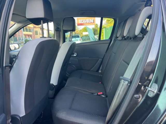RENAULT Clio usata, con Climatizzatore