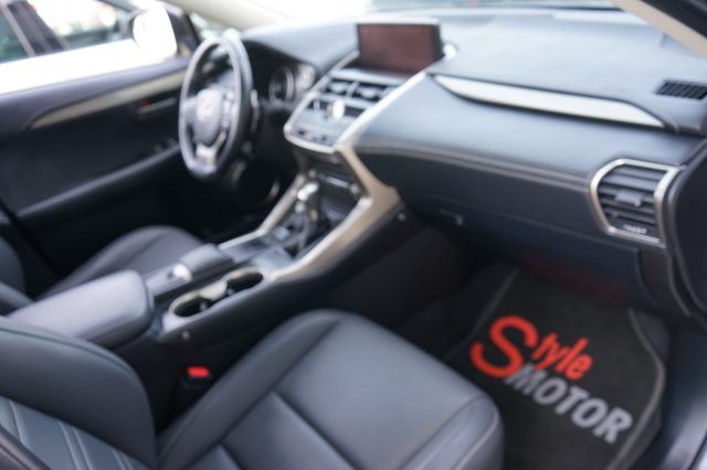LEXUS NX 300h usata, con ESP
