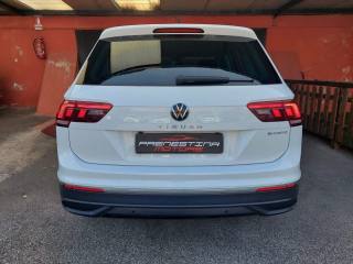 VOLKSWAGEN Tiguan usata, con Airbag laterali