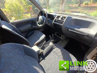 NISSAN Terrano II usata 18