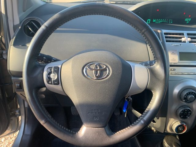 TOYOTA Yaris usata, con Airbag testa