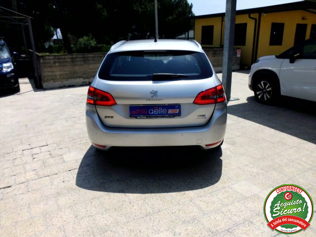 PEUGEOT 308 usata, con Autoradio