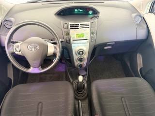 TOYOTA Yaris usata 8