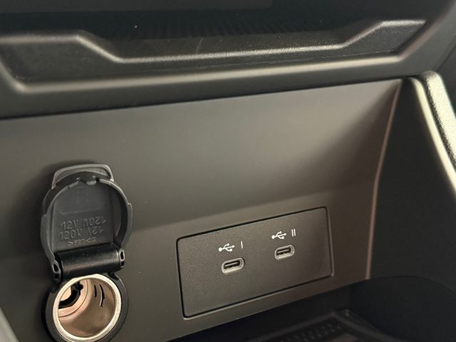 RENAULT Captur usata, con USB