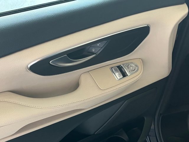 MERCEDES-BENZ V 220 usata, con Interni in pelle