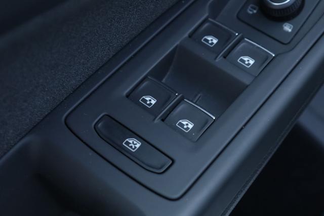 VOLKSWAGEN Golf usata, con Luci diurne