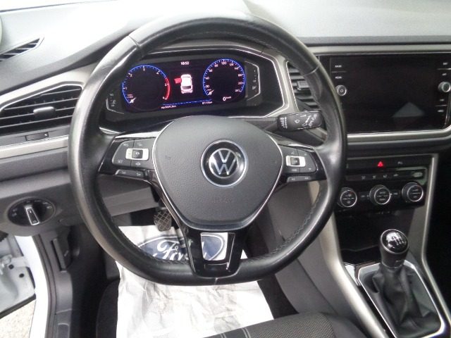 VOLKSWAGEN T-Roc usata, con USB