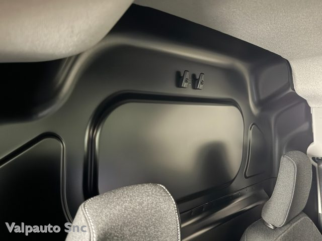 FORD Transit Courier usata, con Autoradio digitale