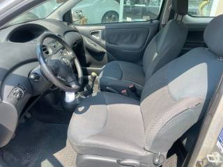 TOYOTA Yaris usata 11