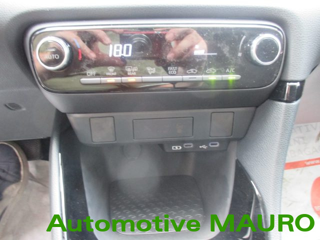 TOYOTA Yaris usata, con Fari LED