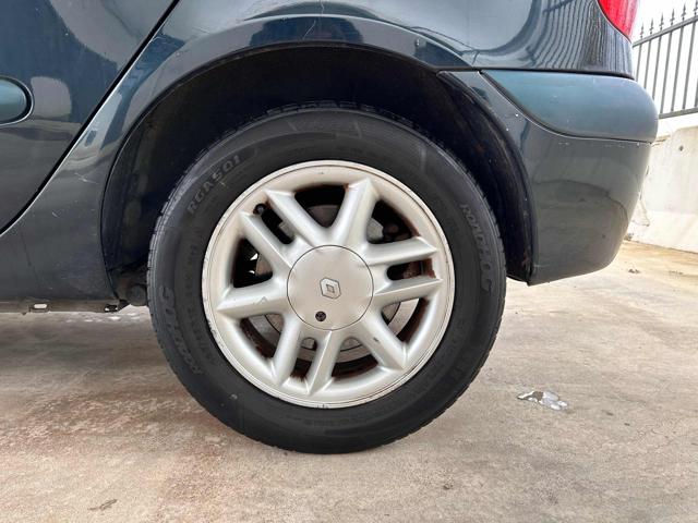 RENAULT Scenic usata, con Pneumatici estivi