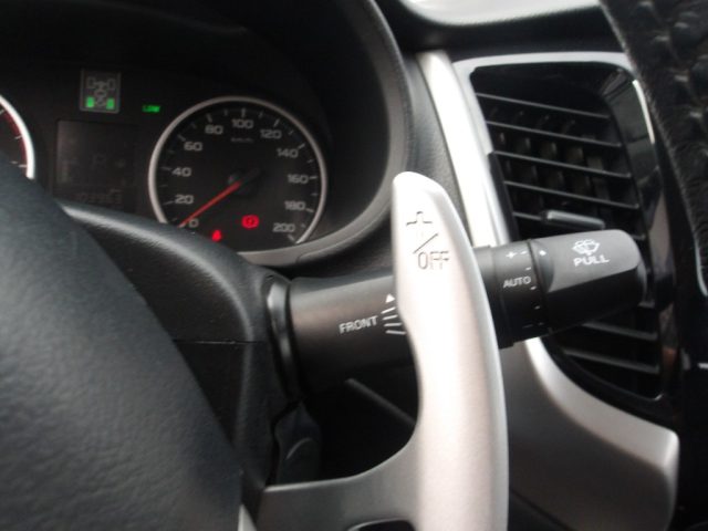 MITSUBISHI L200 usata, con Autoradio digitale