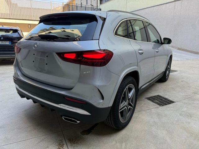 MERCEDES-BENZ GLA 180 usata, con Autoradio