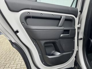 LAND ROVER Defender usata, con Gancio traino