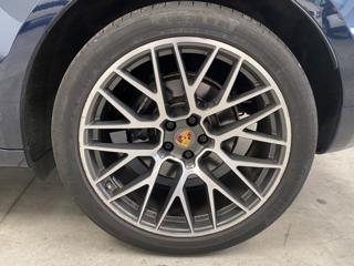 PORSCHE Macan usata, con Fendinebbia