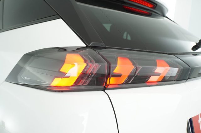 PEUGEOT 2008 usata 13
