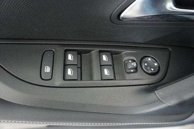 PEUGEOT 2008 usata, con USB
