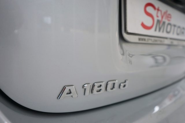MERCEDES-BENZ A 180 usata, con Specchietti laterali elettrici