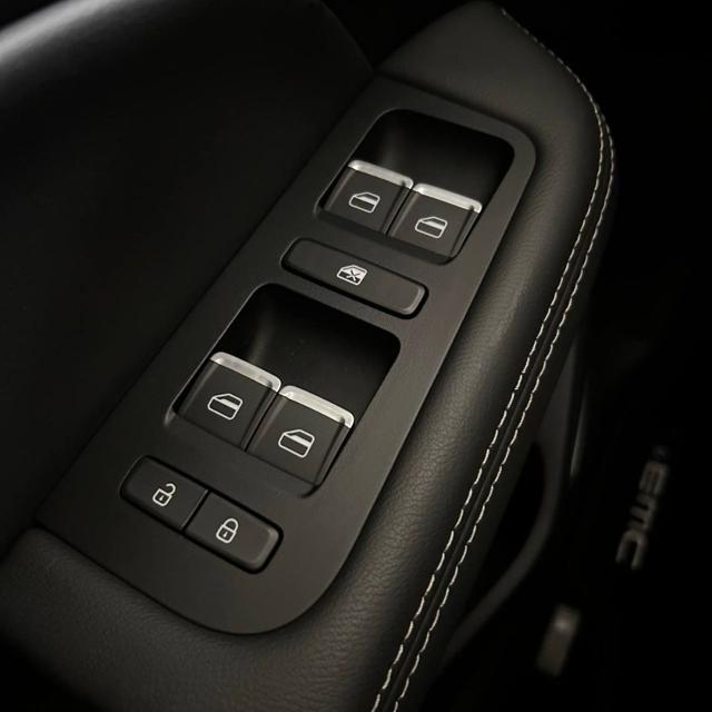 EMC Sei usata, con Autoradio digitale