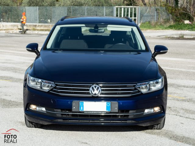 VOLKSWAGEN Passat Variant usata, con Airbag