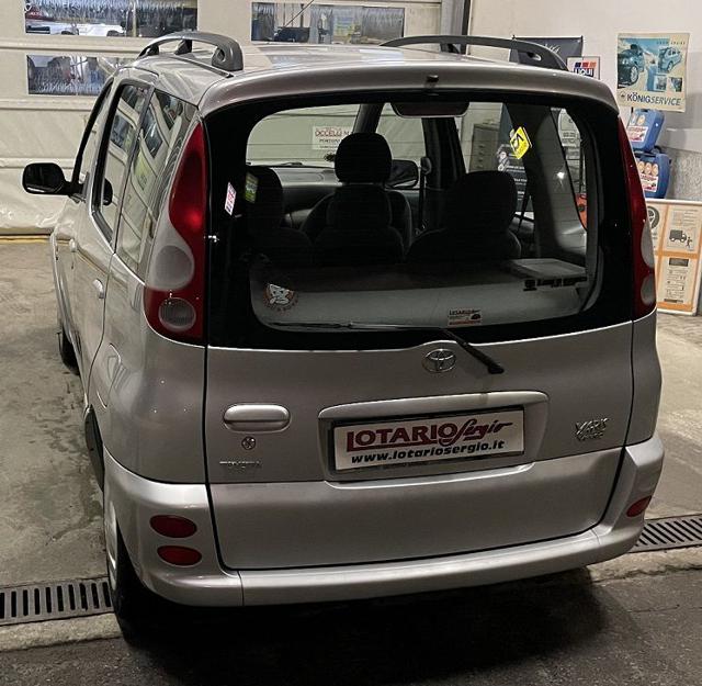 TOYOTA Yaris usata, con Autoradio