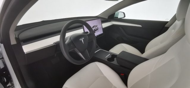 TESLA Model 3 usata, con Fari full-led