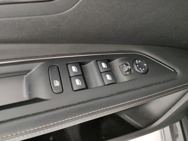 PEUGEOT 3008 usata, con USB
