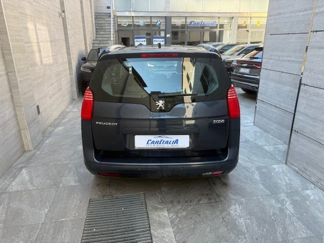 PEUGEOT 5008 usata, con Autoradio